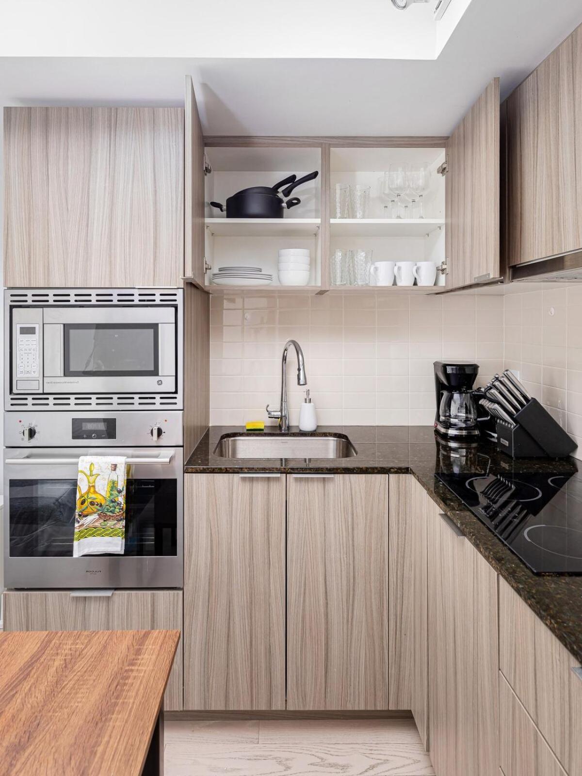 1br With Sofa Bed That Sleeps 3 By Yorkville! *